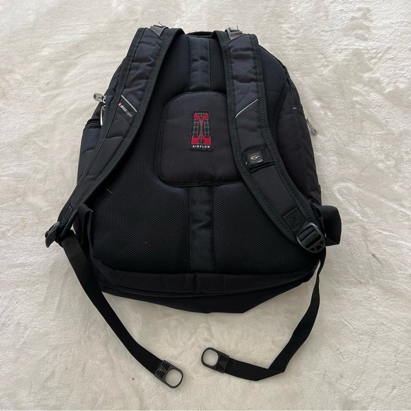 SWISSGEAR Medium 28 Laptop Backpack - Picture 3 of 10